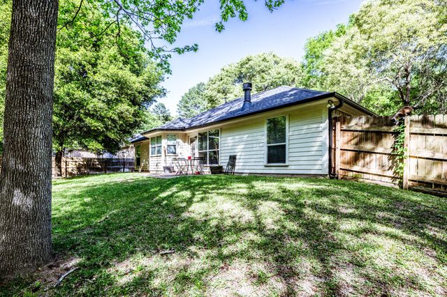 3658 Red Bud Lane, Huntsville, TX 77340