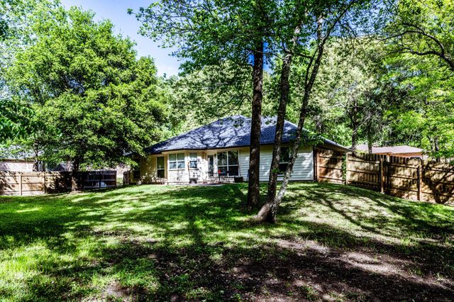 3658 Red Bud Lane, Huntsville, TX 77340