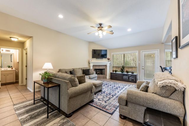 3658 Red Bud Lane, Huntsville, TX 77340