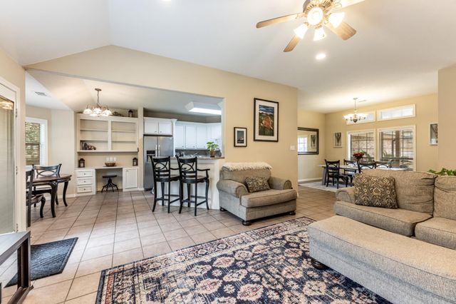 3658 Red Bud Lane, Huntsville, TX 77340