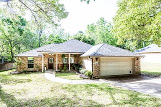 3658 Red Bud Lane, Huntsville, TX 77340