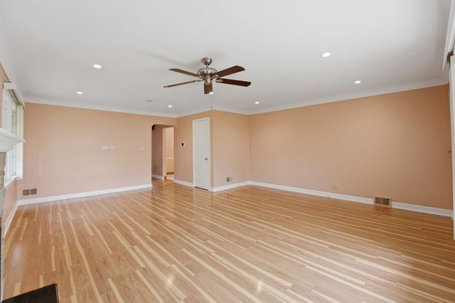 306 W Lonnquist Boulevard, Mount Prospect, IL 60056