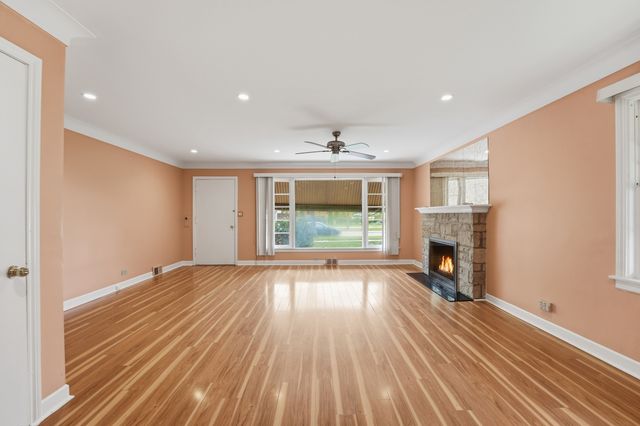 306 W Lonnquist Boulevard, Mount Prospect, IL 60056