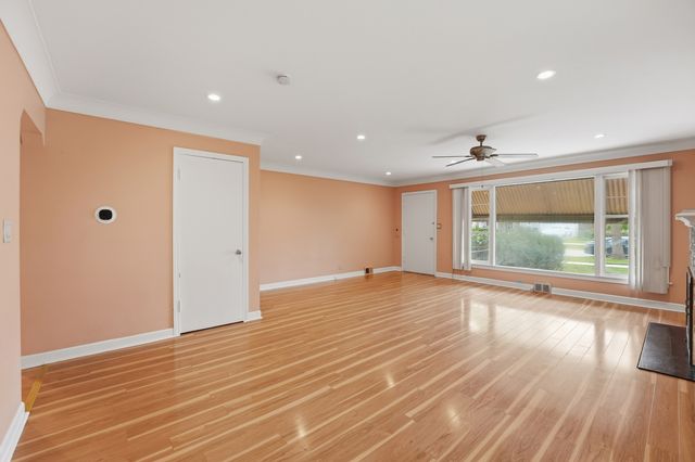 306 W Lonnquist Boulevard, Mount Prospect, IL 60056
