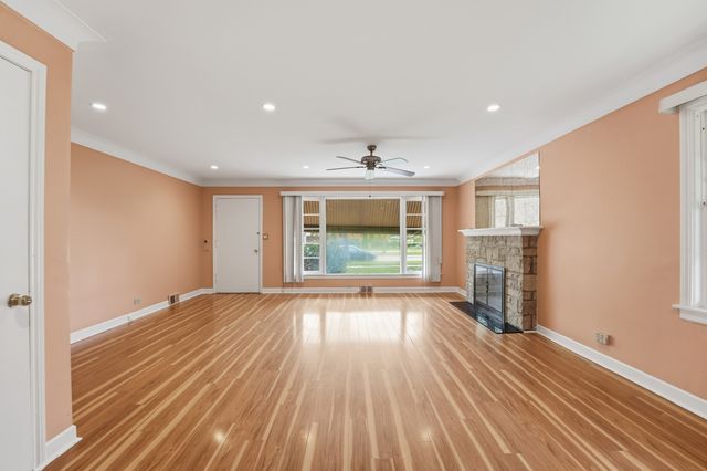 306 W Lonnquist Boulevard, Mount Prospect, IL 60056