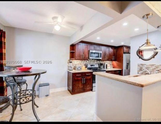 7401 NW 16th St 108, Plantation, FL 33313