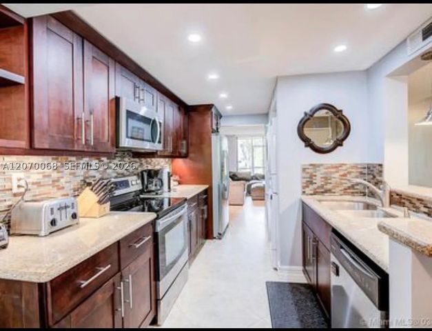7401 NW 16th St 108, Plantation, FL 33313