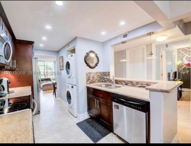 7401 NW 16th St 108, Plantation, FL 33313