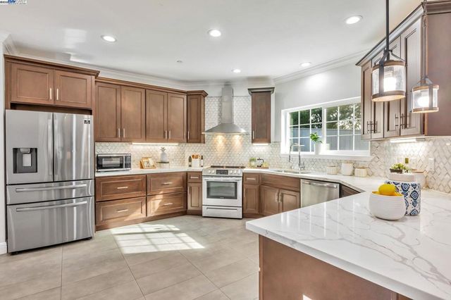 4597 Edwards Ln., Castro Valley, CA 94546