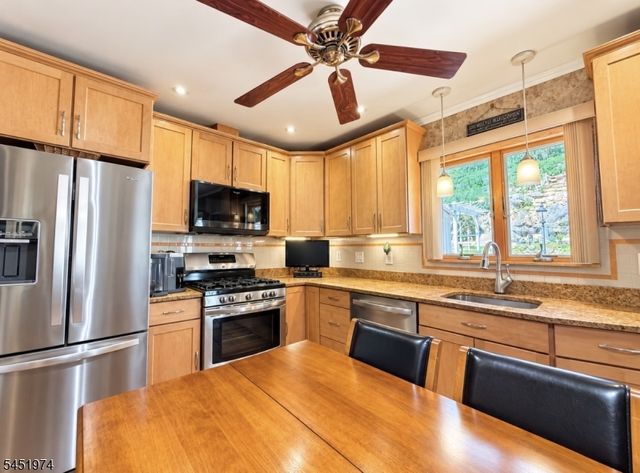32 Mountain Ave, Rockaway Twp., NJ 07866