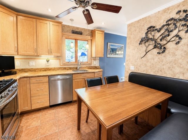 32 Mountain Ave, Rockaway Twp., NJ 07866