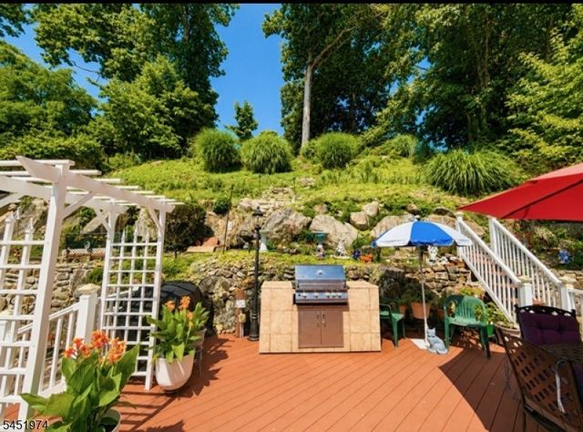 32 Mountain Ave, Rockaway Twp., NJ 07866