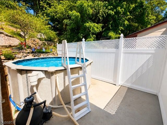 32 Mountain Ave, Rockaway Twp., NJ 07866