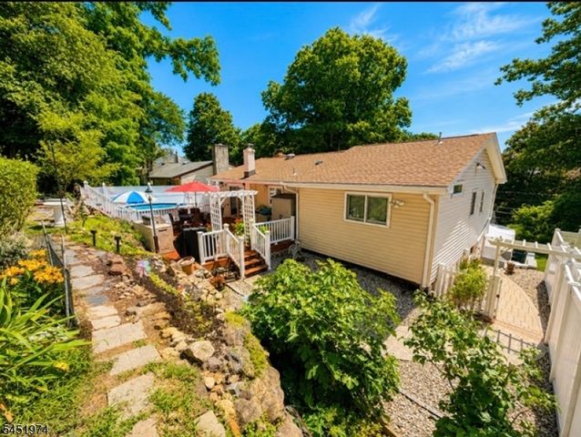 32 Mountain Ave, Rockaway Twp., NJ 07866