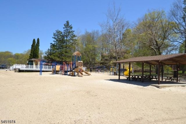 32 Mountain Ave, Rockaway Twp., NJ 07866