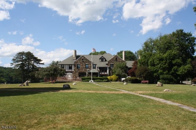 32 Mountain Ave, Rockaway Twp., NJ 07866
