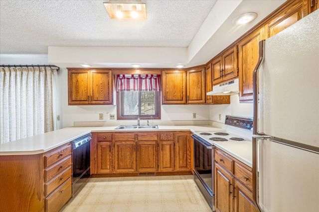 9018 Jareau Avenue S, Cottage Grove, MN 55016