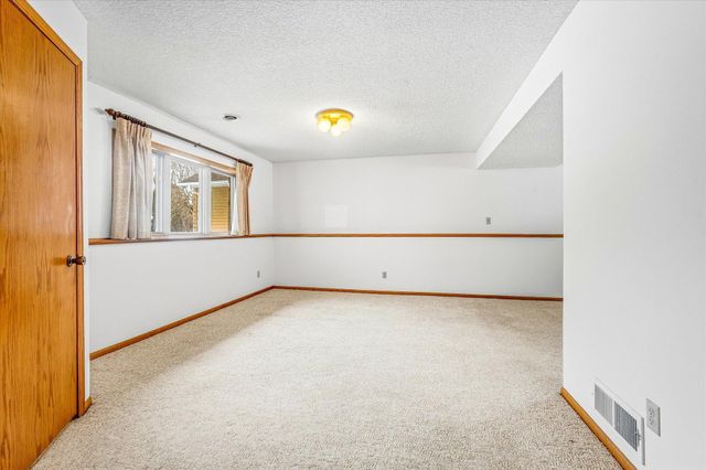 9018 Jareau Avenue S, Cottage Grove, MN 55016