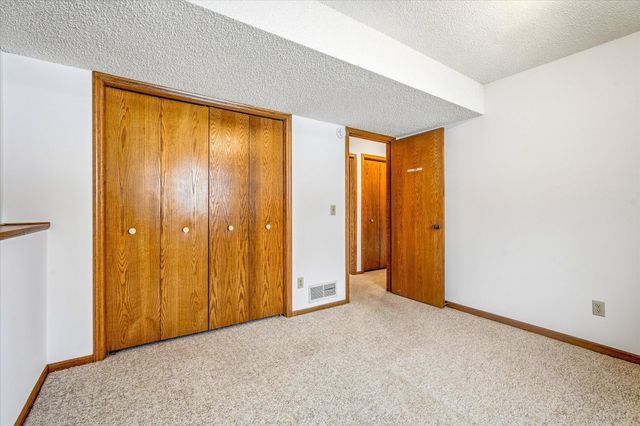 9018 Jareau Avenue S, Cottage Grove, MN 55016