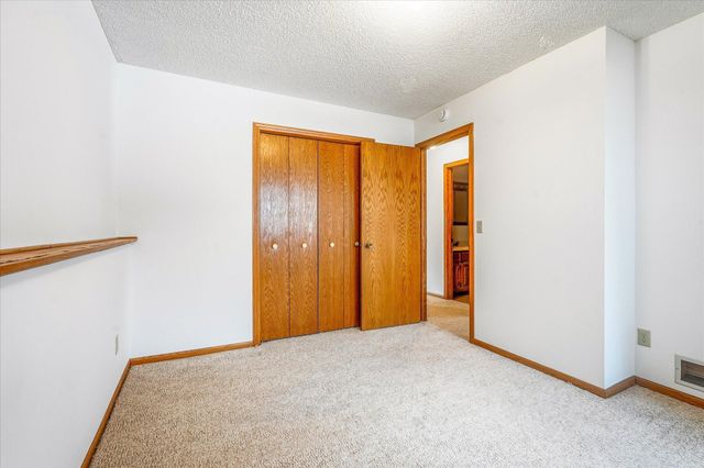 9018 Jareau Avenue S, Cottage Grove, MN 55016