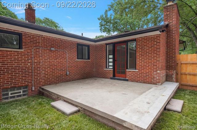 25240 Muerland Road, Southfield, MI 48033