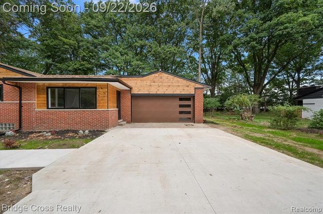 25240 Muerland Road, Southfield, MI 48033
