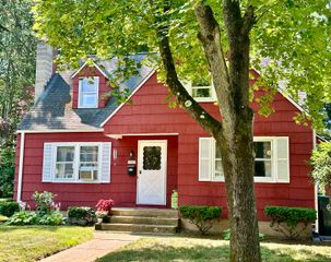 10 Circle Drive, Windsor Locks, CT 06096