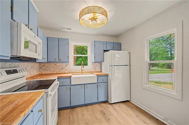 300 E Cedar Street, Yadkinville, NC 27055