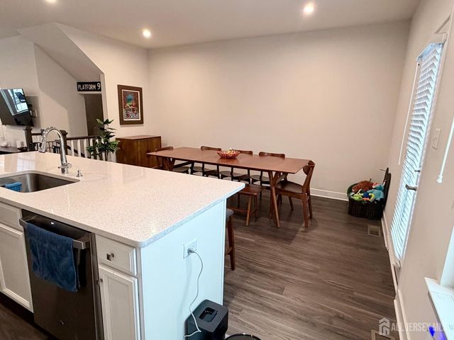 1207 English Lane 1207, Parlin, NJ 08859