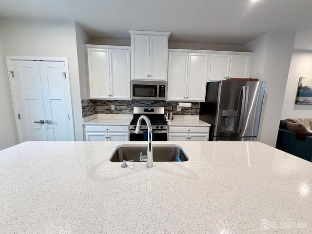 1207 English Lane 1207, Parlin, NJ 08859