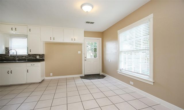 811 10th Avenue N, Texas City, TX 77590