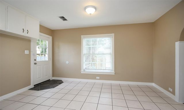 811 10th Avenue N, Texas City, TX 77590