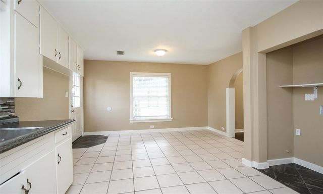 811 10th Avenue N, Texas City, TX 77590