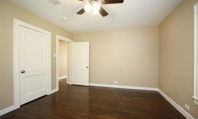 811 10th Avenue N, Texas City, TX 77590