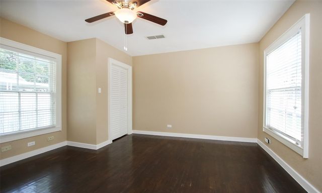 811 10th Avenue N, Texas City, TX 77590