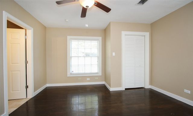 811 10th Avenue N, Texas City, TX 77590