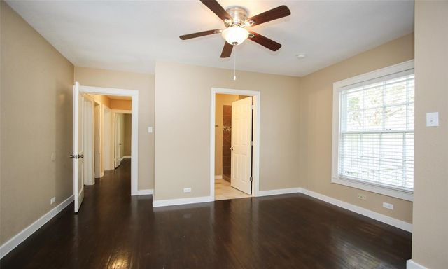 811 10th Avenue N, Texas City, TX 77590