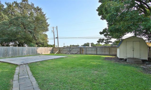 811 10th Avenue N, Texas City, TX 77590