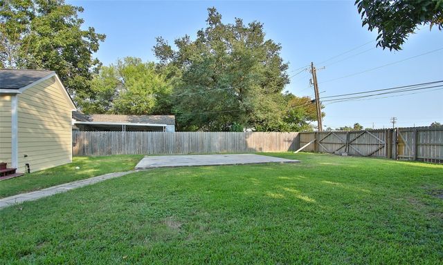 811 10th Avenue N, Texas City, TX 77590