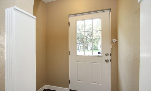 811 10th Avenue N, Texas City, TX 77590