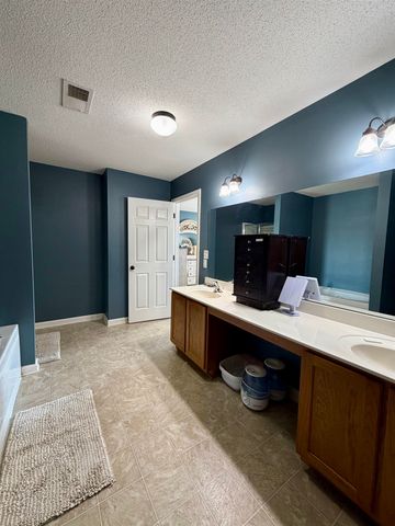 9926 CHARIDEN DR, Cordova, TN 38016