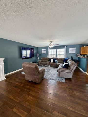 9926 CHARIDEN DR, Cordova, TN 38016