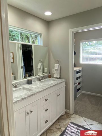 1511 Platinum Drive, Crescent, IA 51526