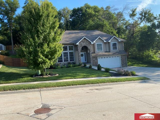 1511 Platinum Drive, Crescent, IA 51526