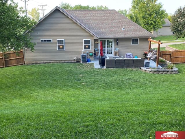 1511 Platinum Drive, Crescent, IA 51526