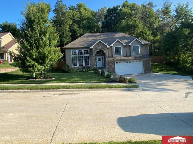 1511 Platinum Drive, Crescent, IA 51526