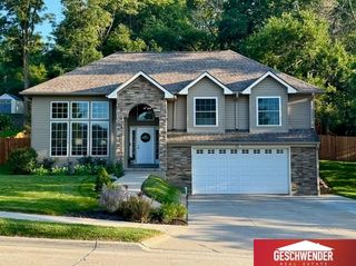 1511 Platinum Drive, Crescent, IA 51526