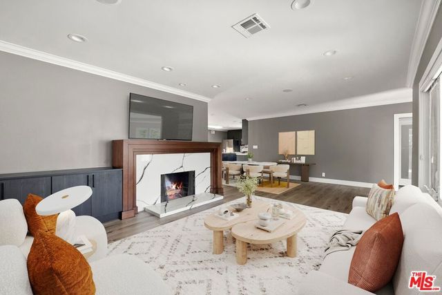 2011 Stearns Drive, Los Angeles, CA 90034