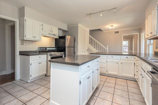 500 COLONIAL RD, Memphis, TN 38117