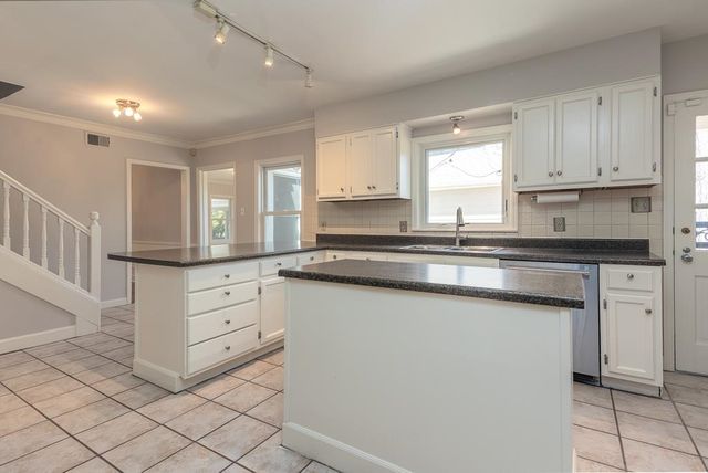 500 COLONIAL RD, Memphis, TN 38117